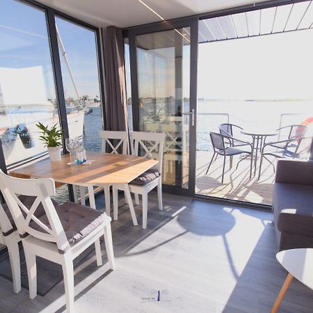 Hausboot Fjord Lacerta Mit Dachterrasse In Wendtorf Zewnętrze zdjęcie