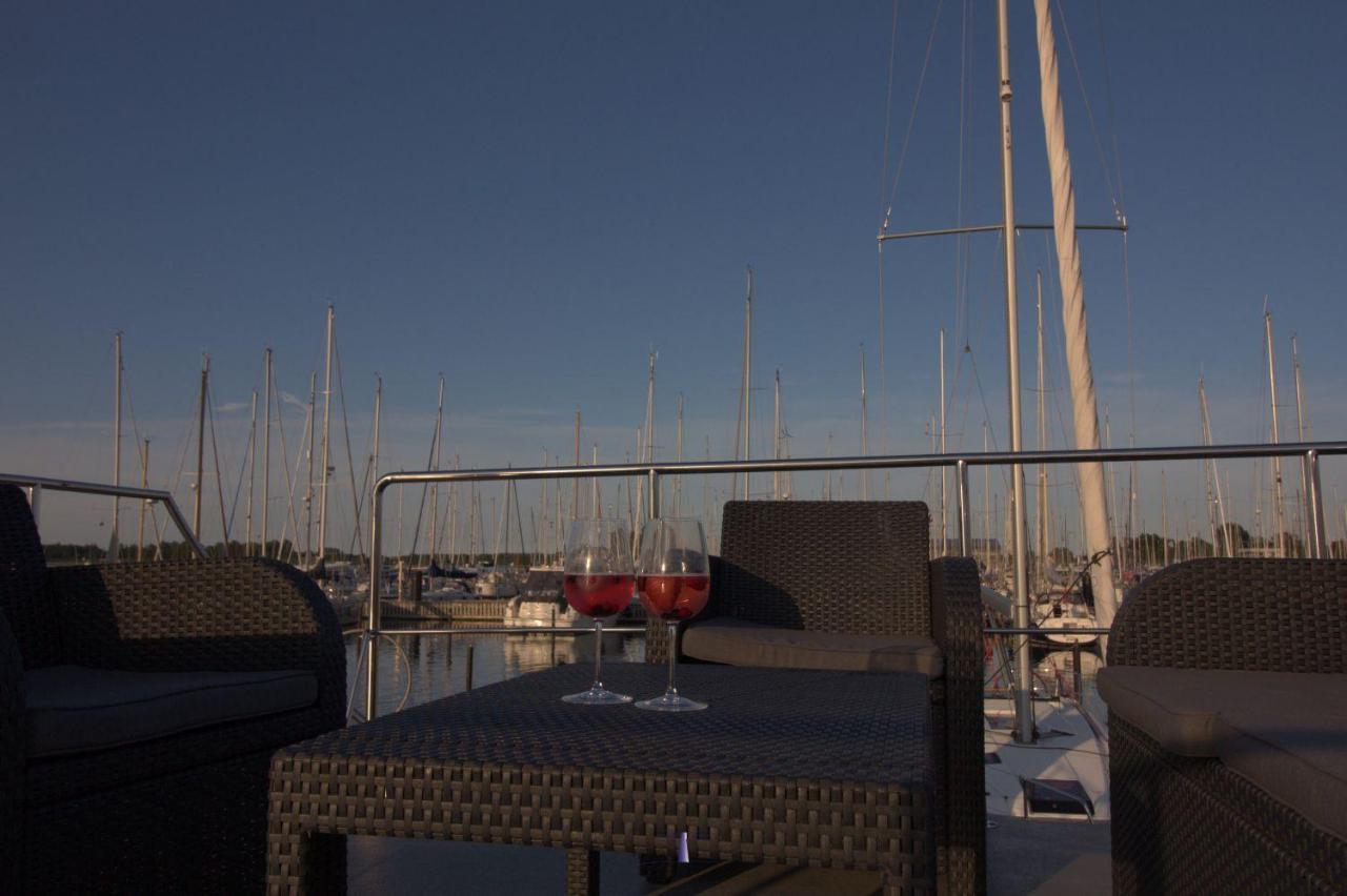 Hausboot Fjord Lacerta Mit Dachterrasse In Wendtorf Zewnętrze zdjęcie
