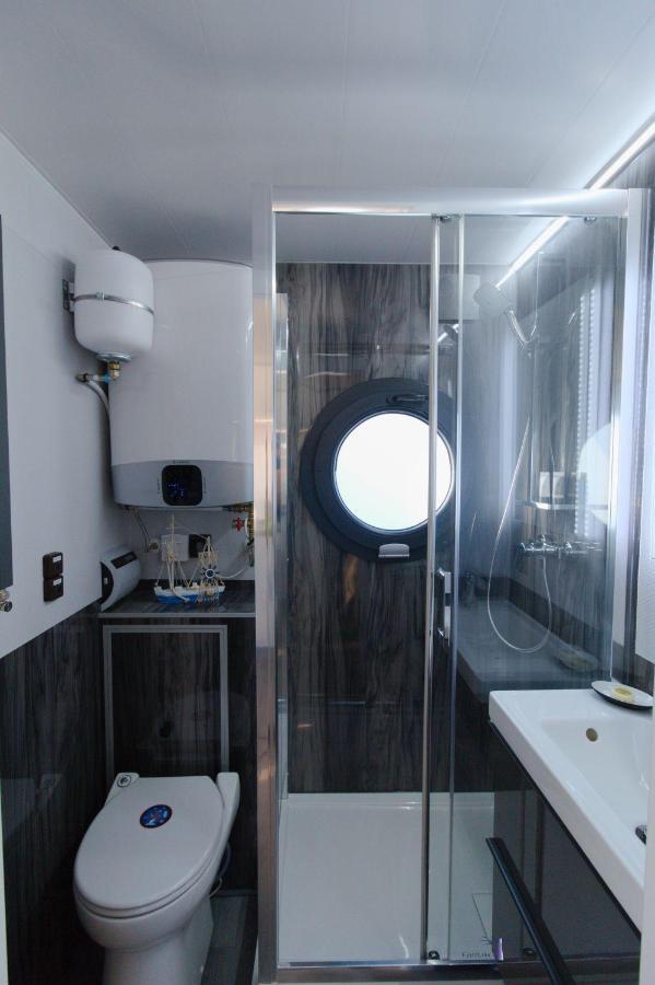 Hausboot Fjord Lacerta Mit Dachterrasse In Wendtorf Zewnętrze zdjęcie